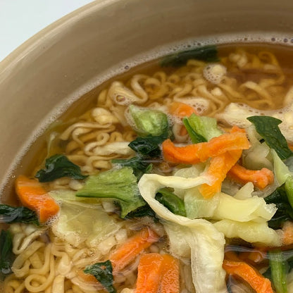 【送料無料・ポスト投函】　乾燥野菜国産ミックス100g キャベツ にんじん 小松菜 玉ねぎ ラーメン、みそ汁の具