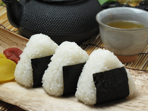 美味しい海苔でおにぎり